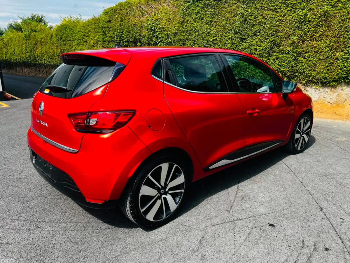 Renault Clio Hatchback, Petrol, 2015, Red