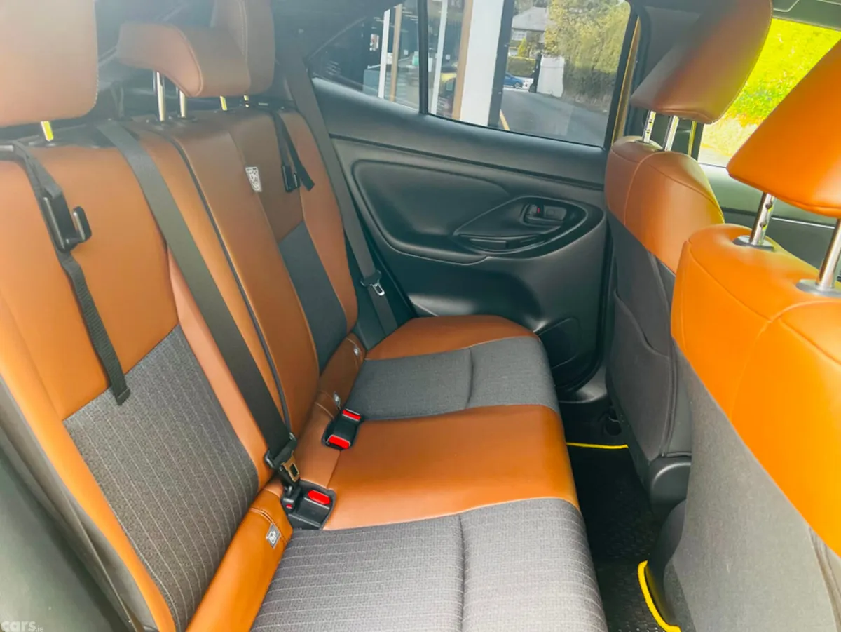 Toyota Yaris Cross Hatchback, Petrol Hybrid, 2023, Yellow