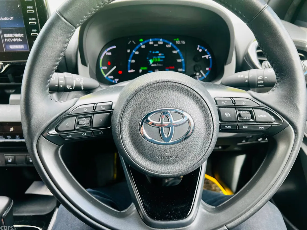 Toyota Yaris Cross Hatchback, Petrol Hybrid, 2023, Yellow