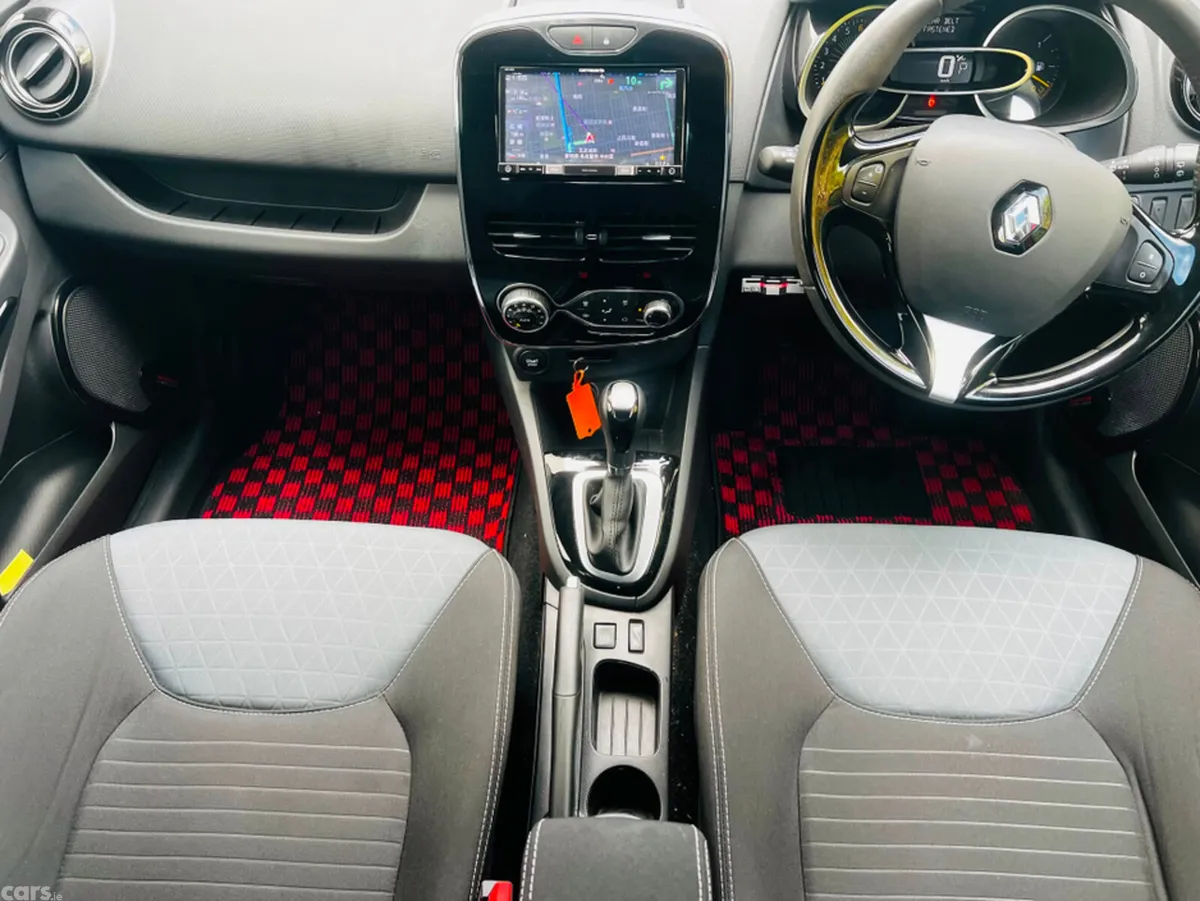 Renault Clio Hatchback, Petrol, 2015, Red