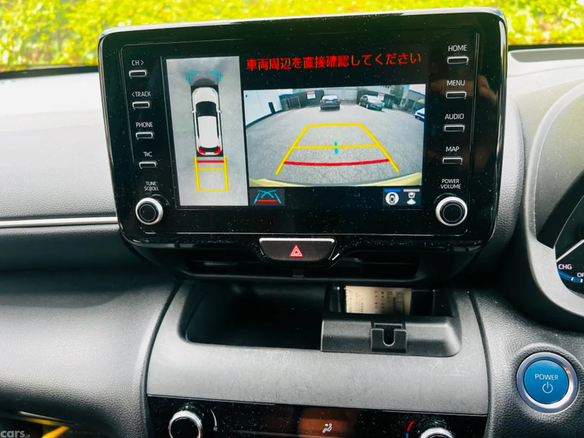 Toyota Yaris Cross Hatchback, Petrol Hybrid, 2023, Yellow