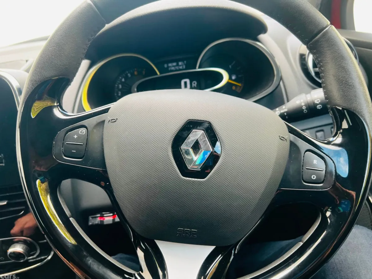 Renault Clio Hatchback, Petrol, 2015, Red