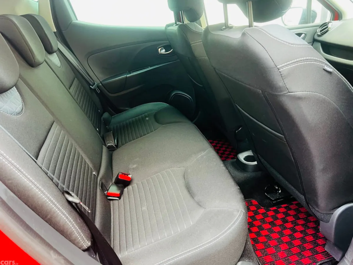 Renault Clio Hatchback, Petrol, 2015, Red