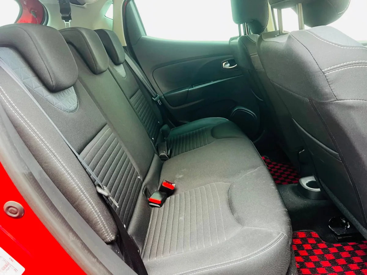 Renault Clio Hatchback, Petrol, 2015, Red