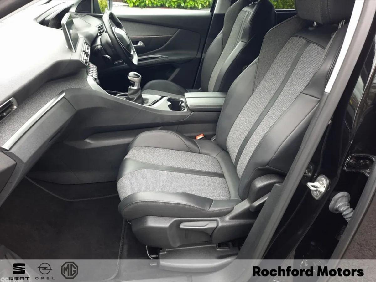 Peugeot 5008 MPV, Petrol, 2020, Black