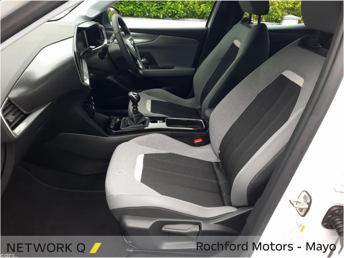 Opel Mokka MPV, Petrol, 2024, White