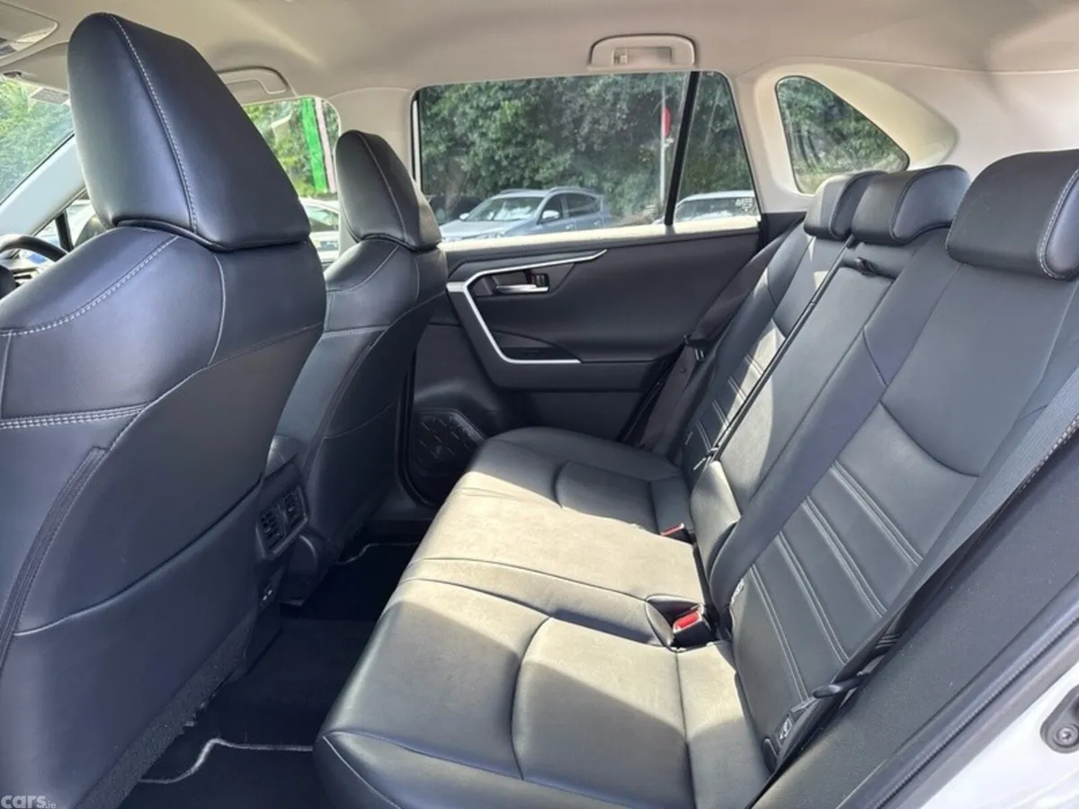 Toyota RAV4 SUV, Petrol Hybrid, 2022, White