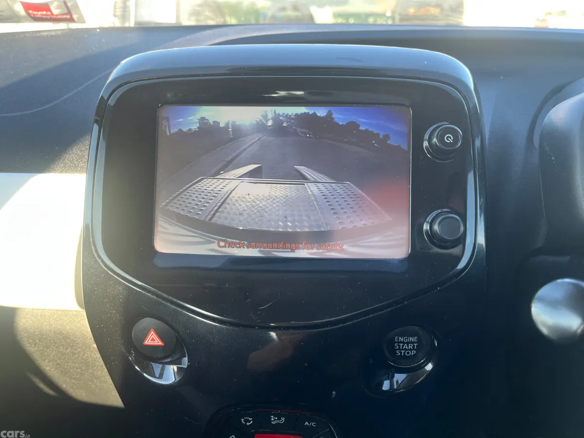 Toyota Aygo Hatchback, Petrol, 2014, White