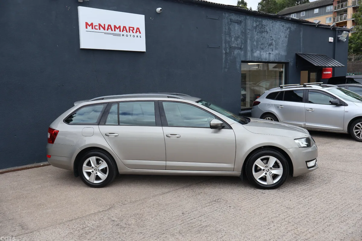 Skoda Octavia Estate, Petrol, 2016, Beige