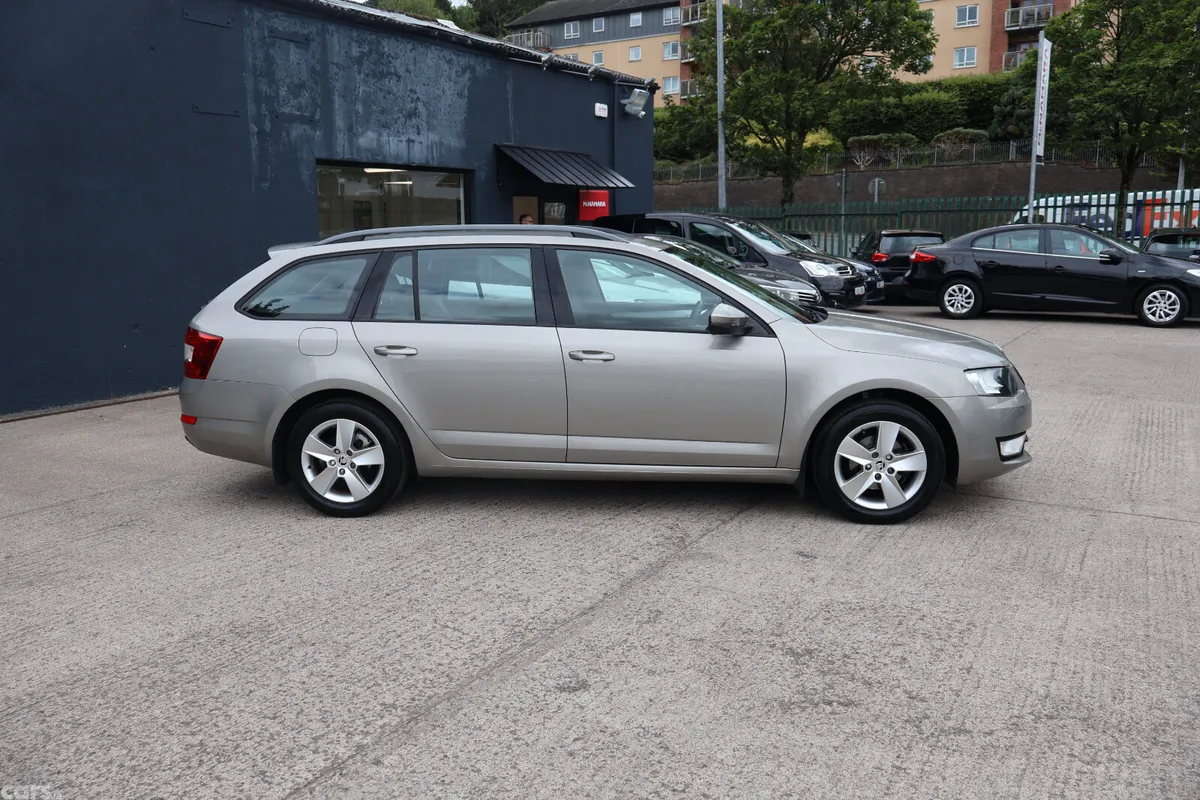 Skoda Octavia Estate, Petrol, 2016, Beige
