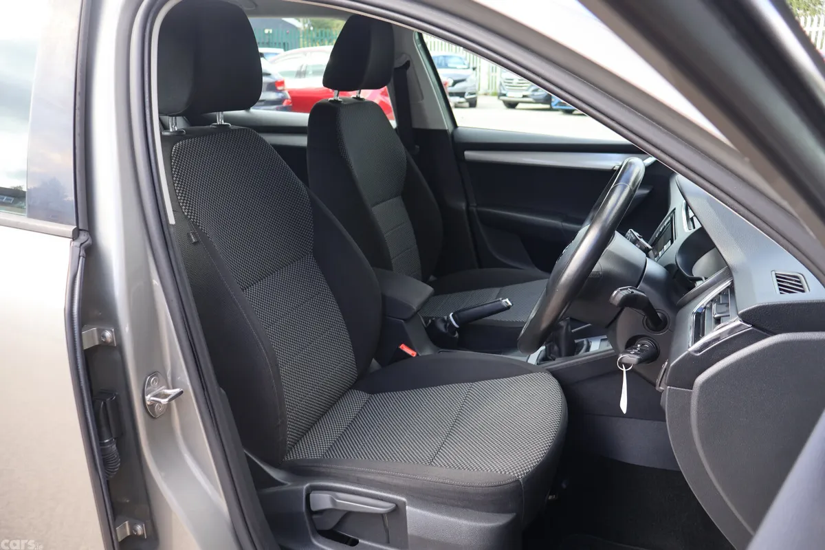 Skoda Octavia Estate, Petrol, 2016, Beige