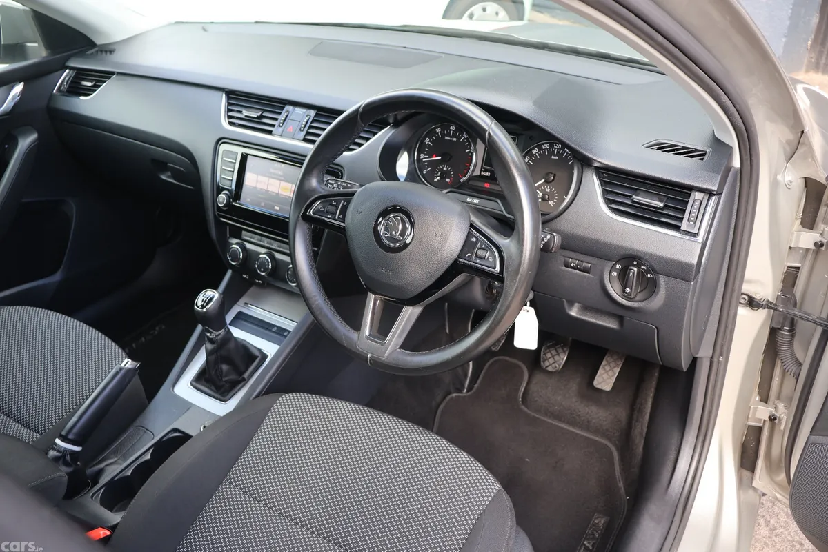 Skoda Octavia Estate, Petrol, 2016, Beige