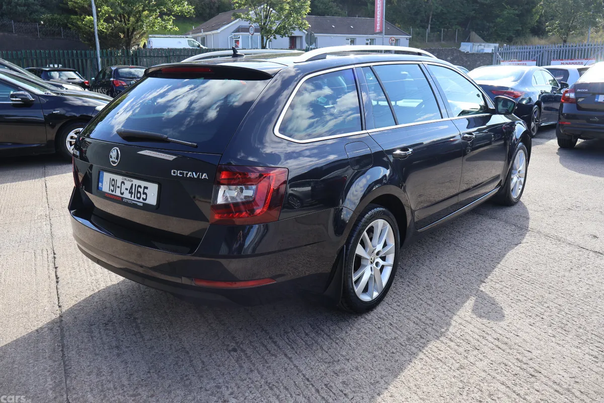 Skoda Octavia Estate, Petrol, 2019, Black