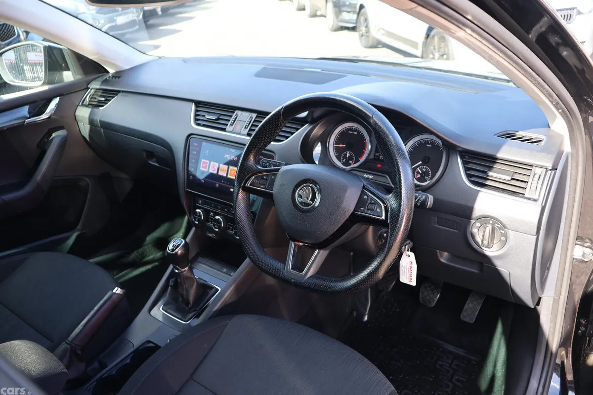 Skoda Octavia Estate, Petrol, 2019, Black