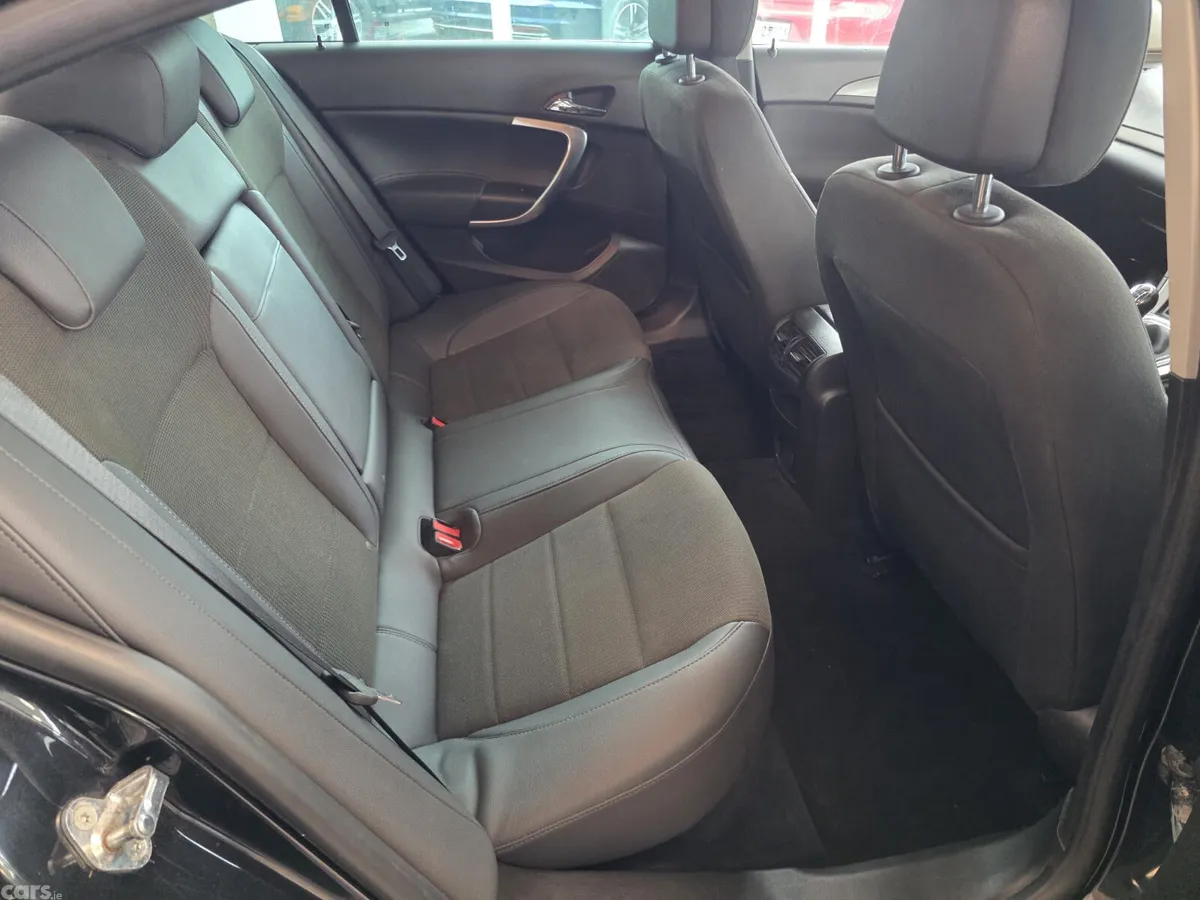 Vauxhall Insignia Hatchback, Diesel, 2012, Black