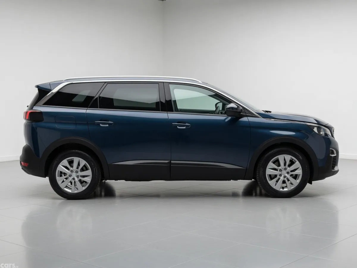Peugeot 5008 MPV, Petrol, 2019, Blue