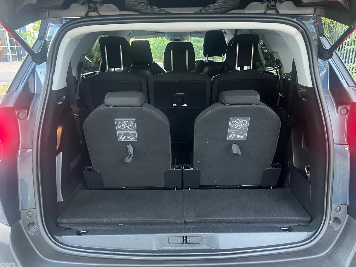 Peugeot 5008 MPV, Petrol, 2019, Blue