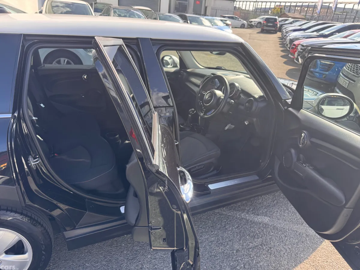 Mini Cooper Hatchback, Diesel, 2017, Black