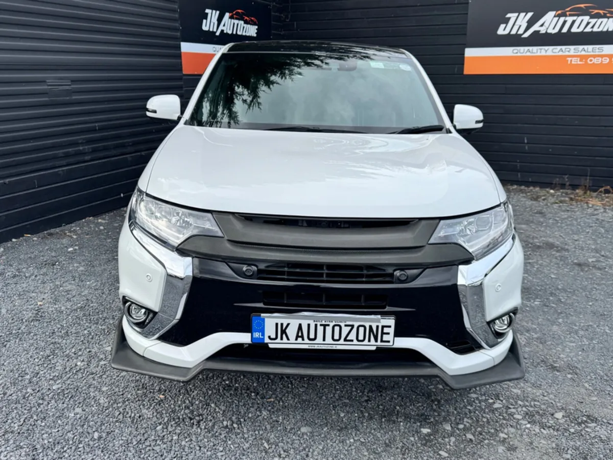 Mitsubishi Outlander MPV, Petrol Plug-in Hybrid, 2018, White