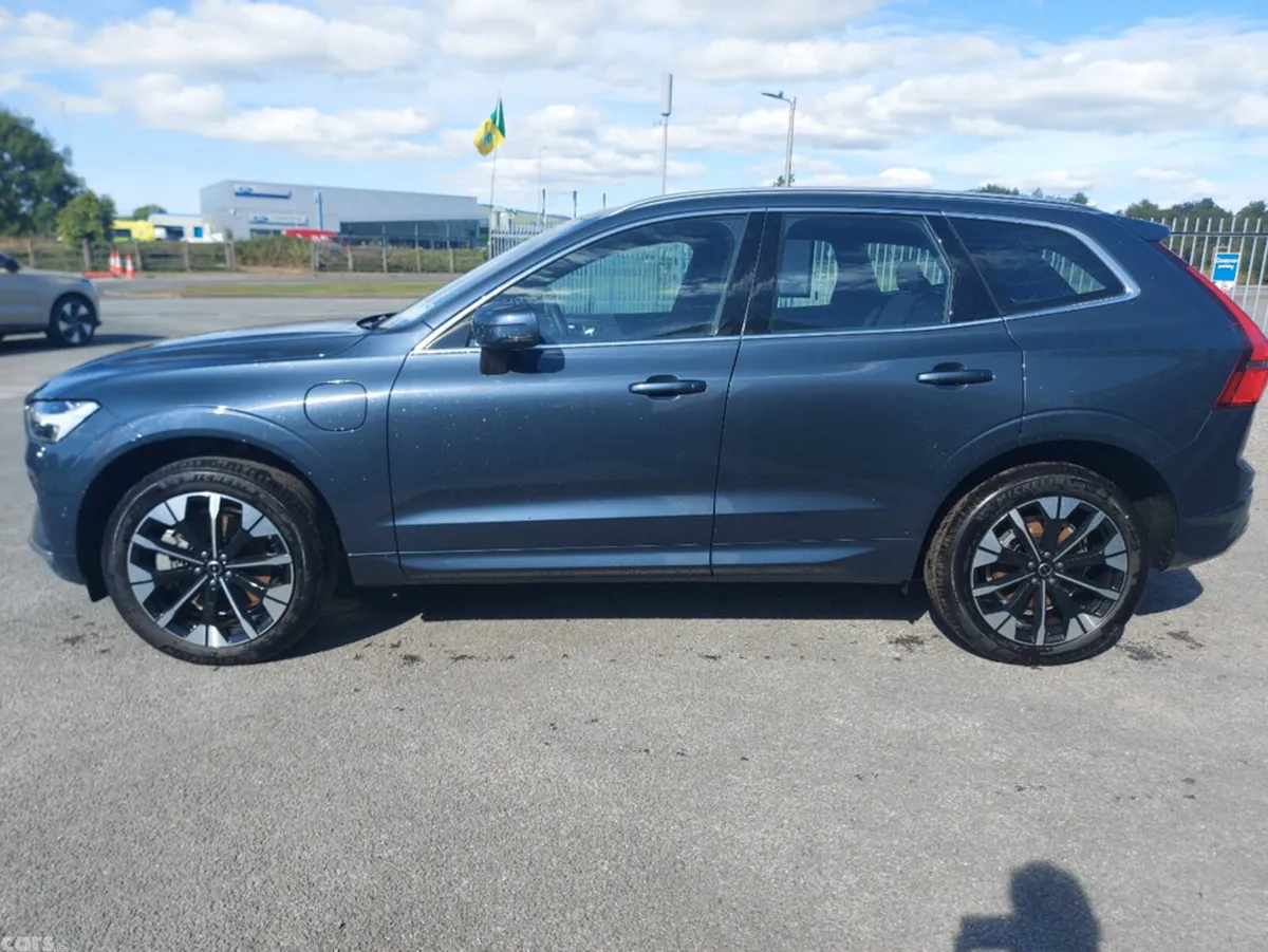 Volvo XC60 SUV, Petrol Plug-in Hybrid, 2026, Blue