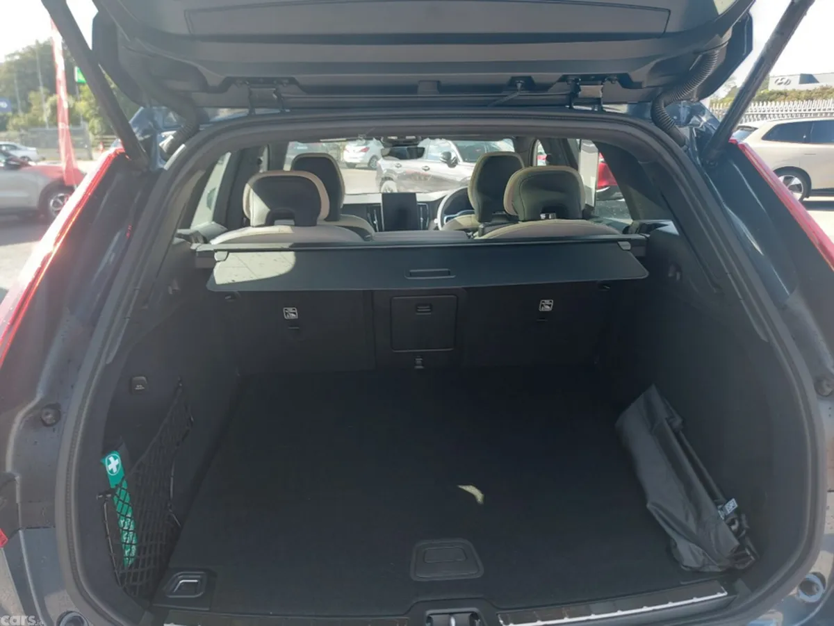 Volvo XC60 SUV, Petrol Plug-in Hybrid, 2026, Blue