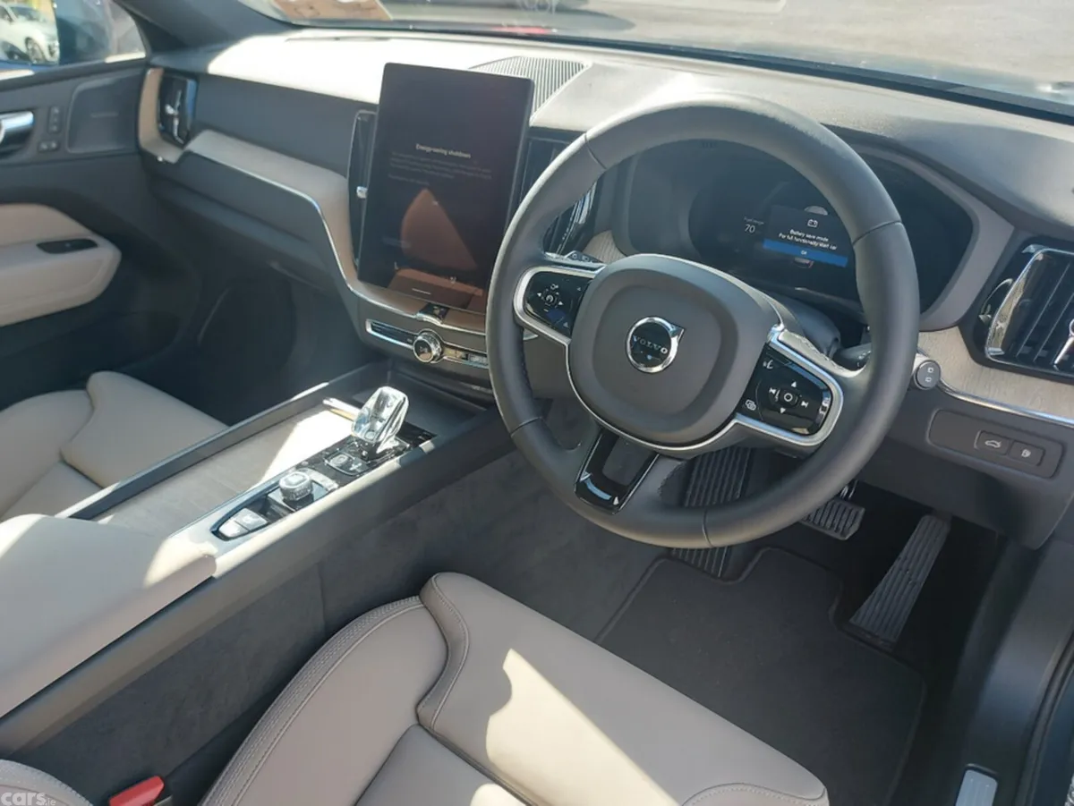 Volvo XC60 SUV, Petrol Plug-in Hybrid, 2026, Blue