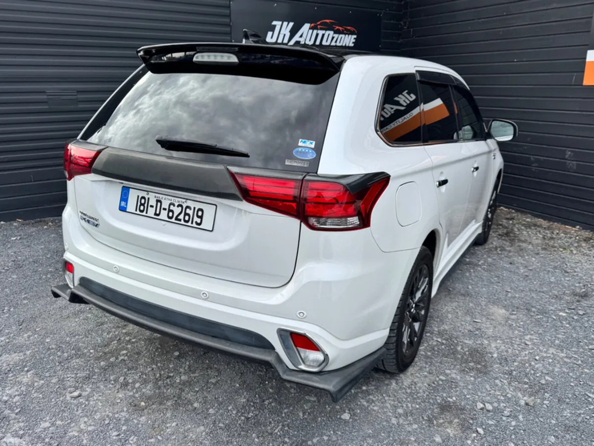Mitsubishi Outlander MPV, Petrol Plug-in Hybrid, 2018, White