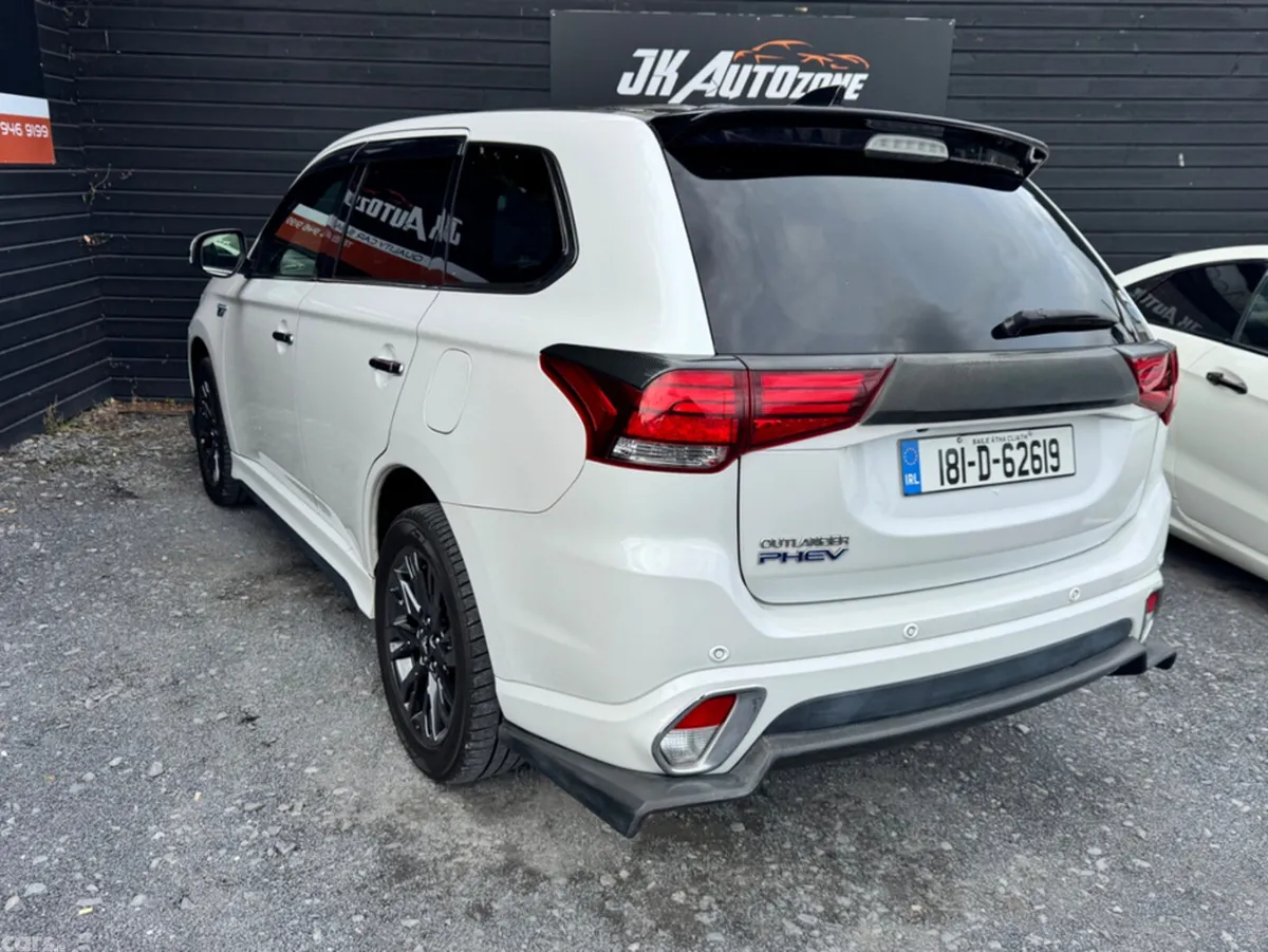 Mitsubishi Outlander MPV, Petrol Plug-in Hybrid, 2018, White