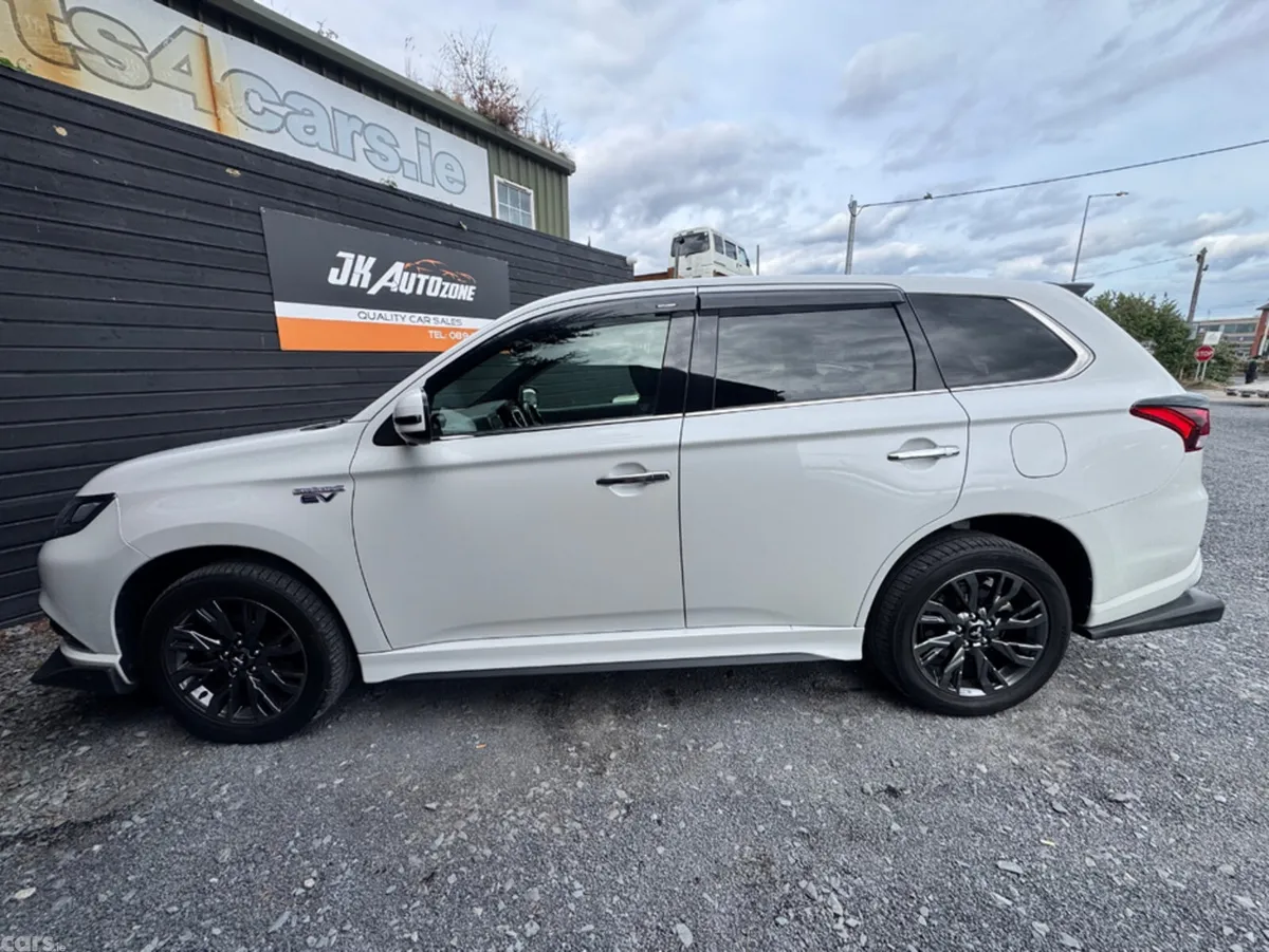 Mitsubishi Outlander MPV, Petrol Plug-in Hybrid, 2018, White