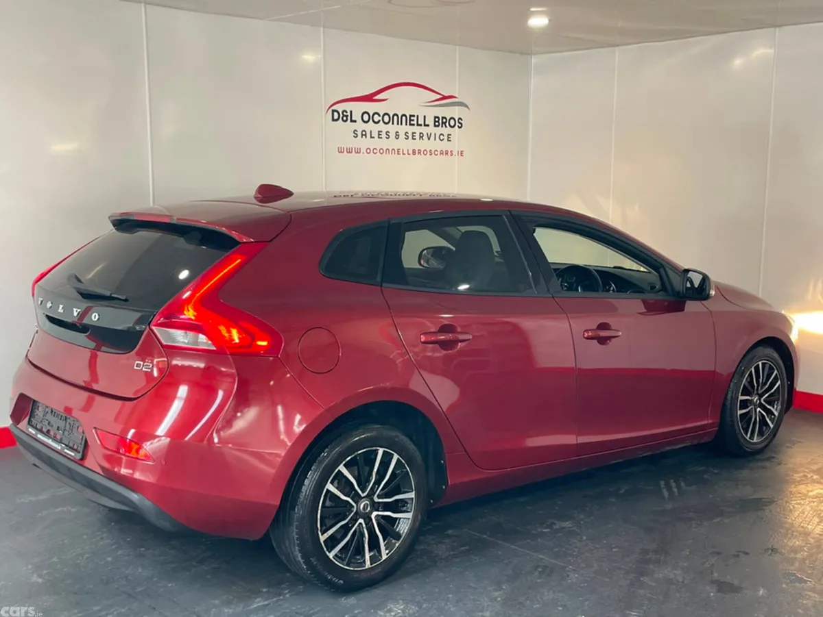 Volvo V40 Hatchback, Diesel, 2017, Red