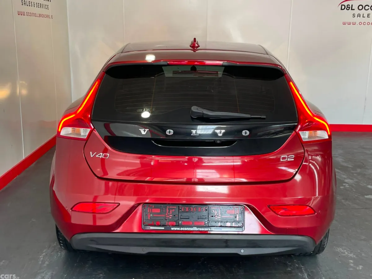 Volvo V40 Hatchback, Diesel, 2017, Red