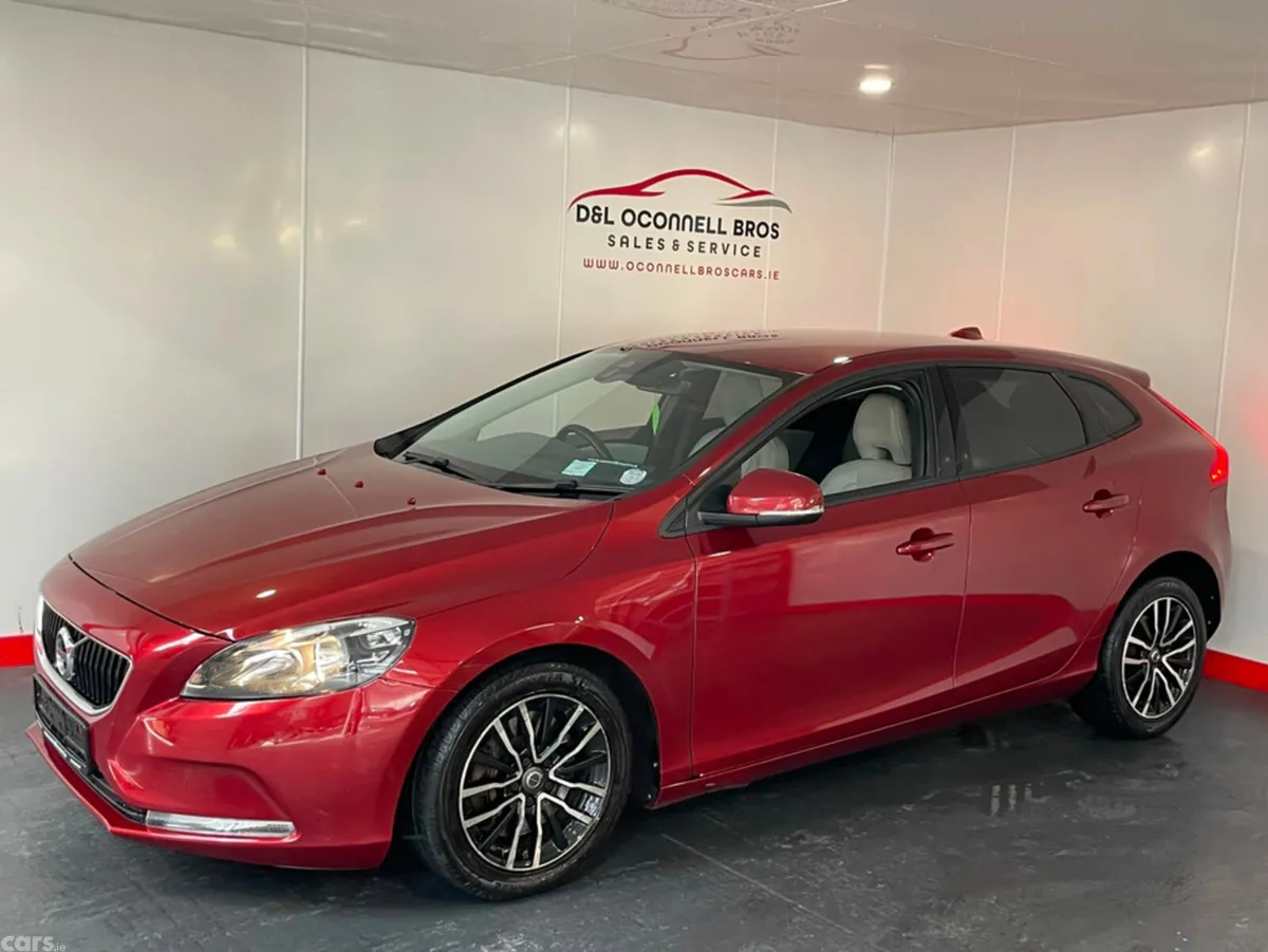 Volvo V40 Hatchback, Diesel, 2017, Red