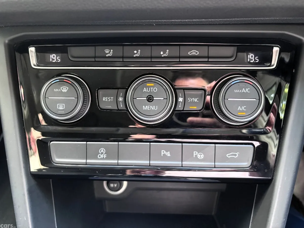 Volkswagen Touran MPV, Petrol, 2017, White