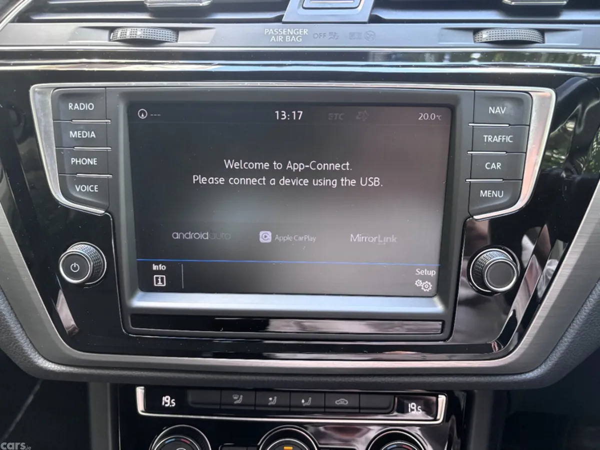 Volkswagen Touran MPV, Petrol, 2017, White