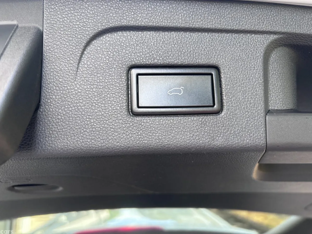 Volkswagen Touran MPV, Petrol, 2017, White