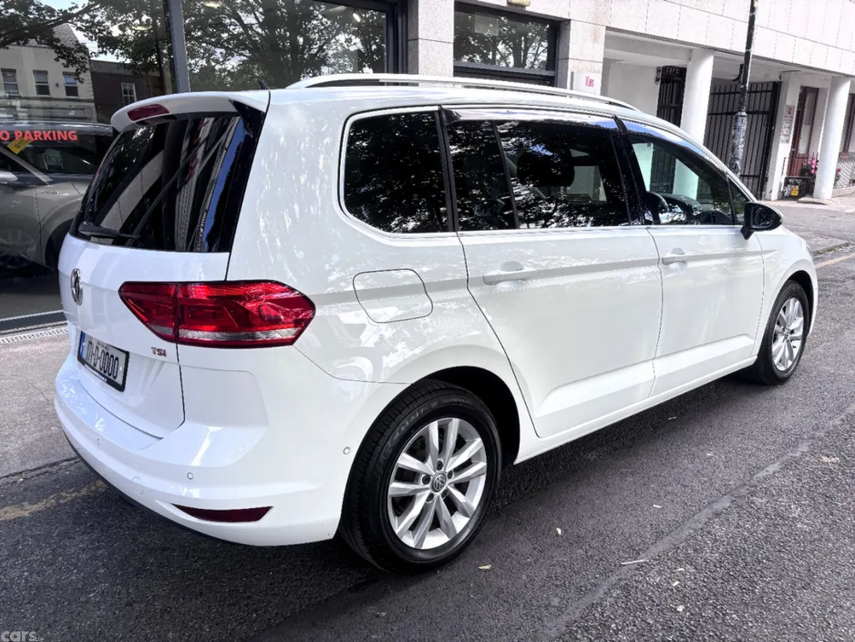 Volkswagen Touran MPV, Petrol, 2017, White