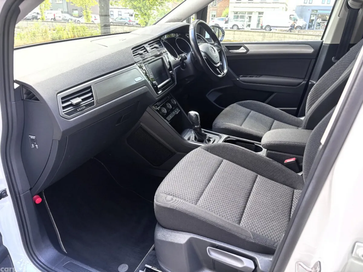 Volkswagen Touran MPV, Petrol, 2017, White