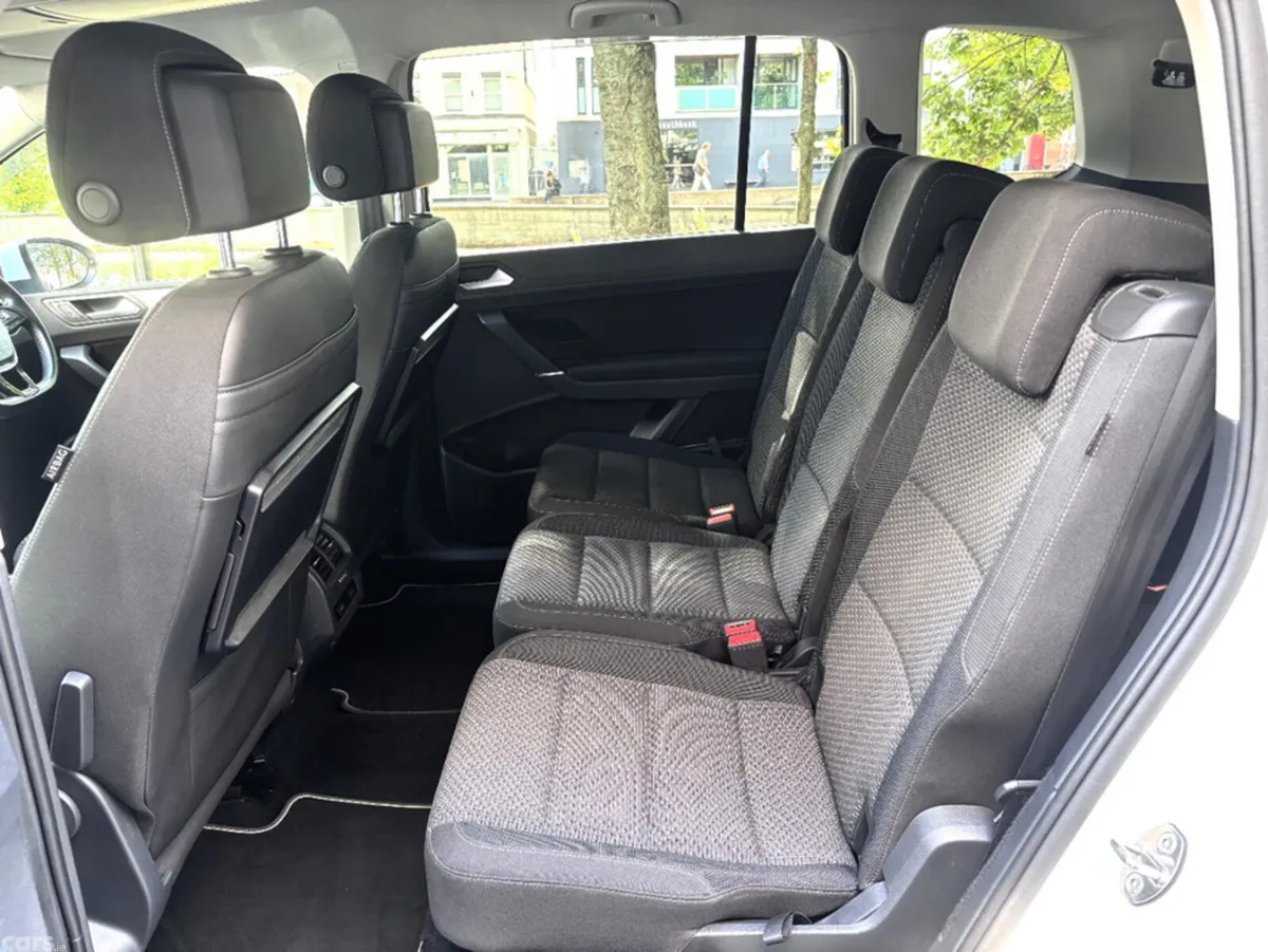 Volkswagen Touran MPV, Petrol, 2017, White