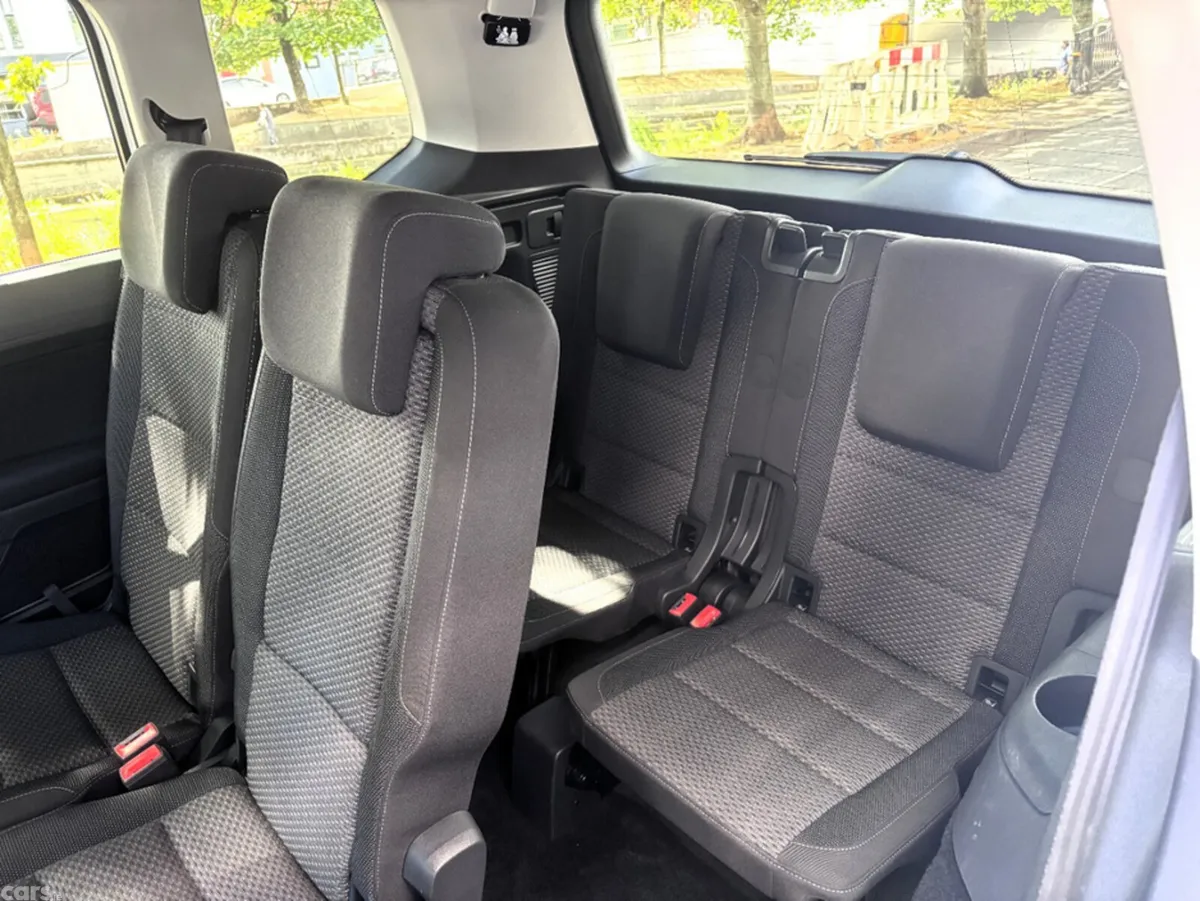 Volkswagen Touran MPV, Petrol, 2017, White