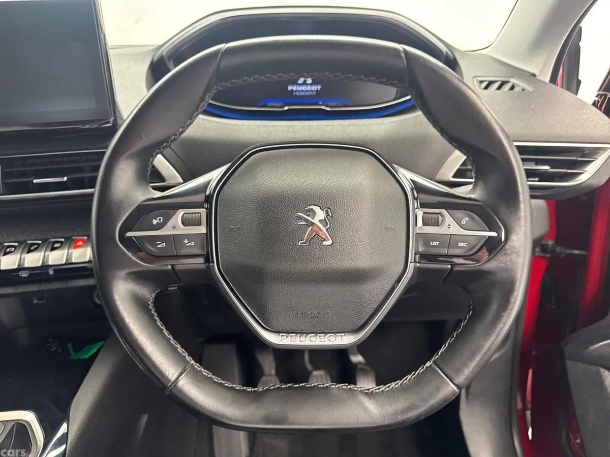 Peugeot 5008 MPV, Diesel, 2022, Red