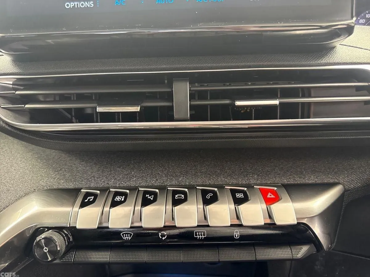 Peugeot 5008 MPV, Diesel, 2022, Red