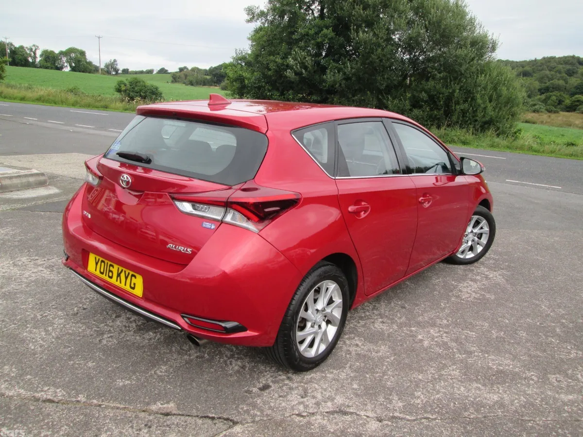 Toyota Auris Hatchback, Diesel, 2016, Red
