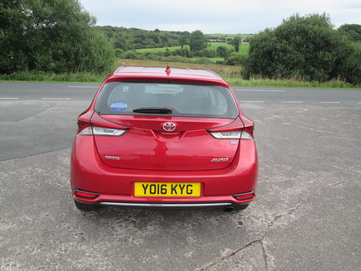 Toyota Auris Hatchback, Diesel, 2016, Red
