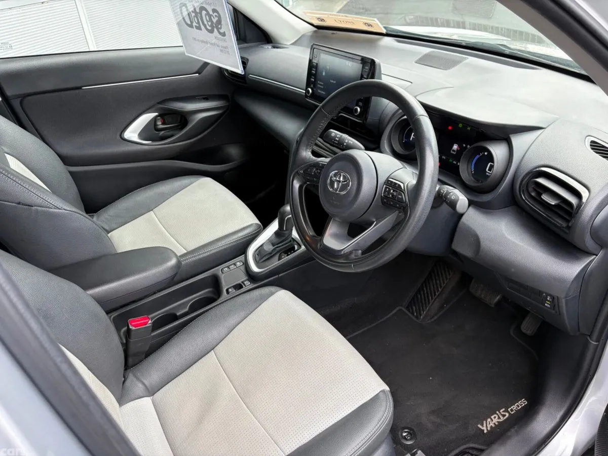 Toyota Yaris Cross Hatchback, Petrol Hybrid, 2024, Grey