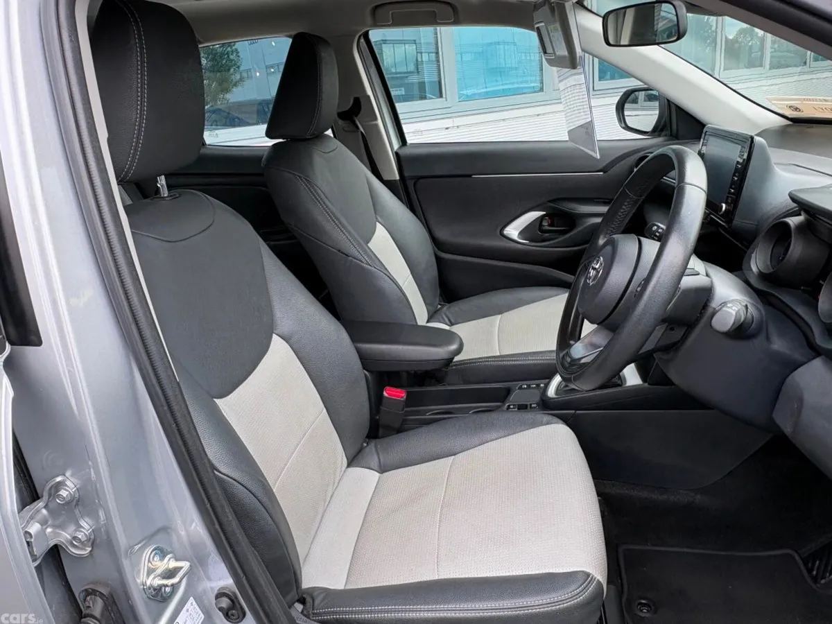 Toyota Yaris Cross Hatchback, Petrol Hybrid, 2024, Grey