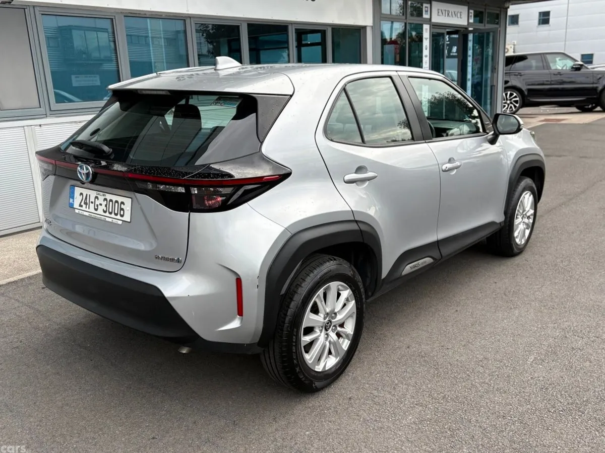 Toyota Yaris Cross Hatchback, Petrol Hybrid, 2024, Grey