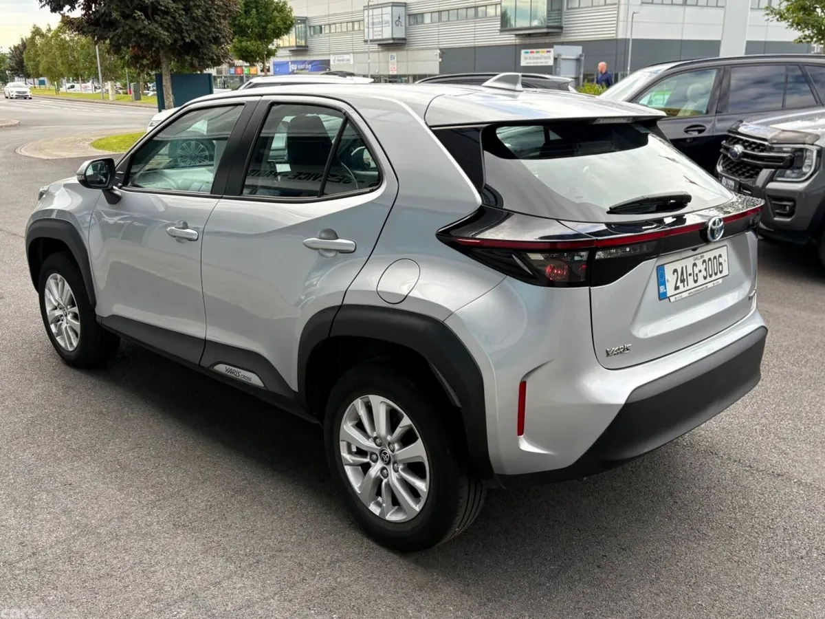 Toyota Yaris Cross Hatchback, Petrol Hybrid, 2024, Grey