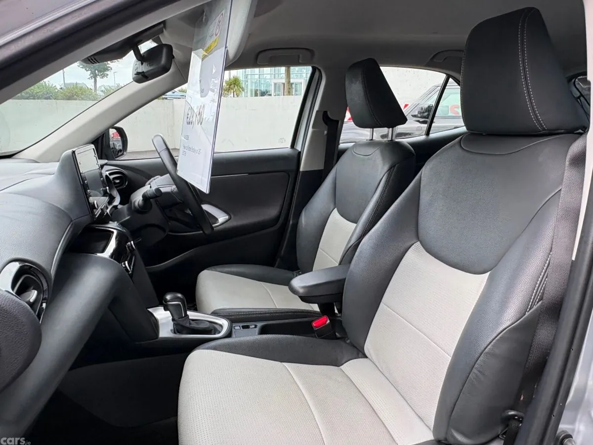 Toyota Yaris Cross Hatchback, Petrol Hybrid, 2024, Grey