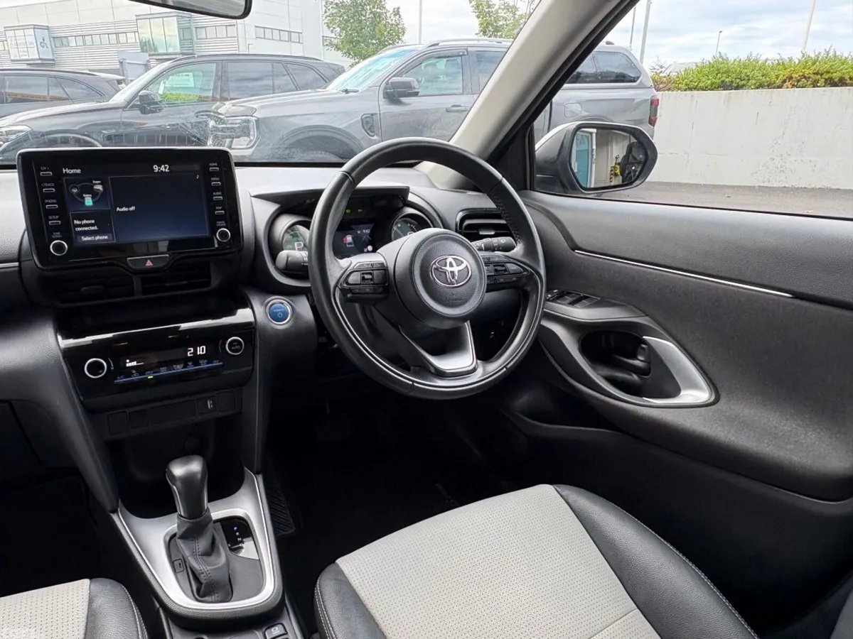 Toyota Yaris Cross Hatchback, Petrol Hybrid, 2024, Grey