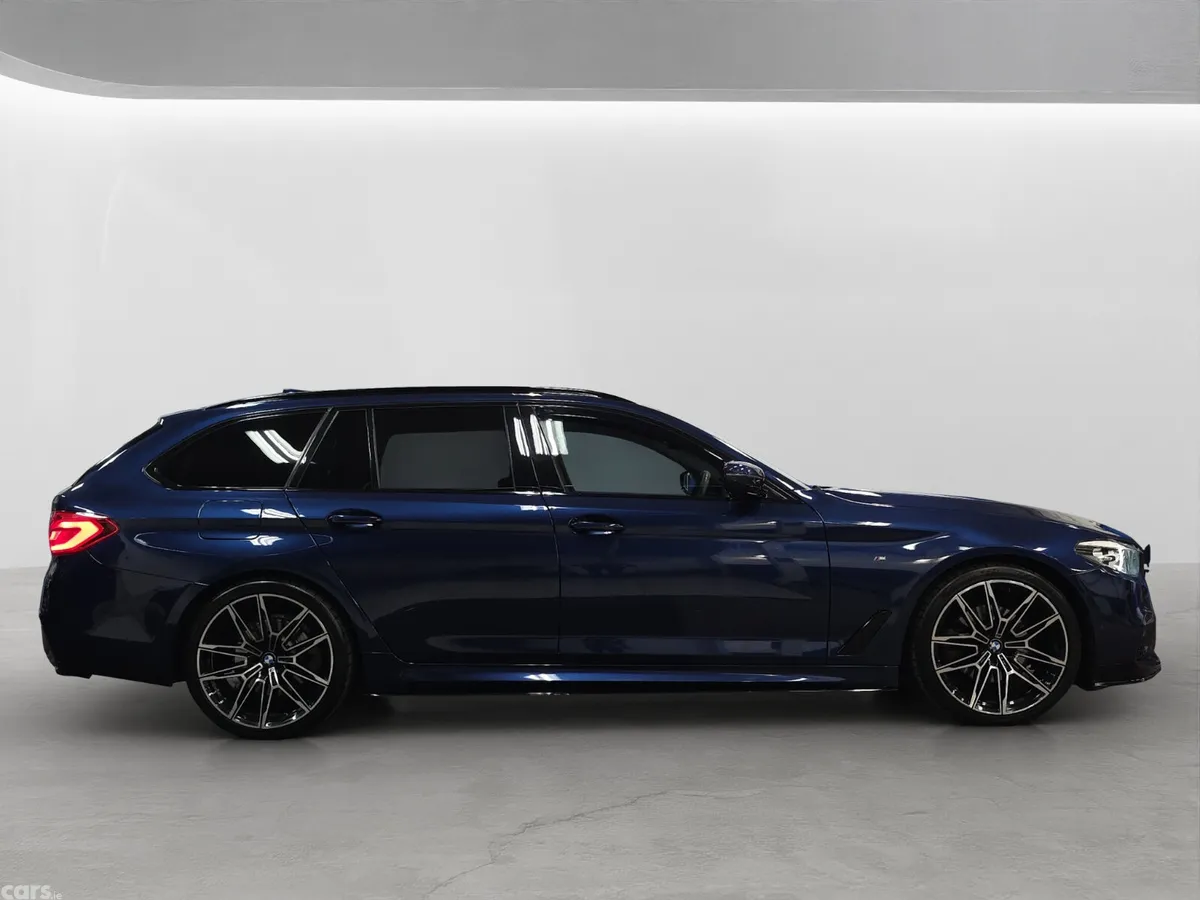 BMW 5-Series Estate, Diesel, 2019, Blue